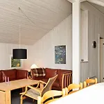 6 Person In Humble-by Traum *